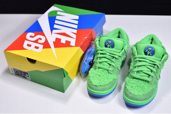 Grateful Dead x Nike SB Dunk "Green Bear" Green Blue CJ5378-300